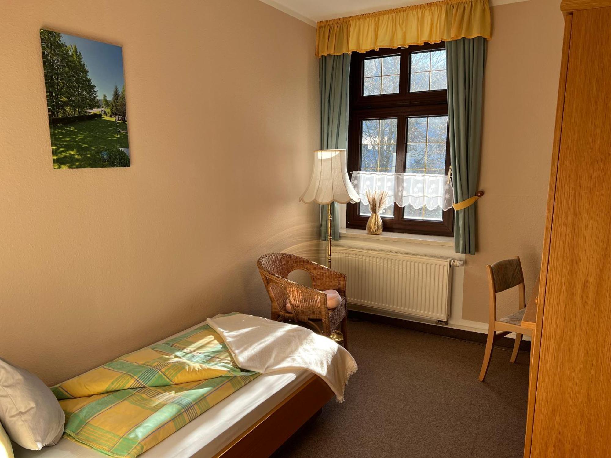 Gasthof Und Pension Hammerschaenke Wildenthal Room photo